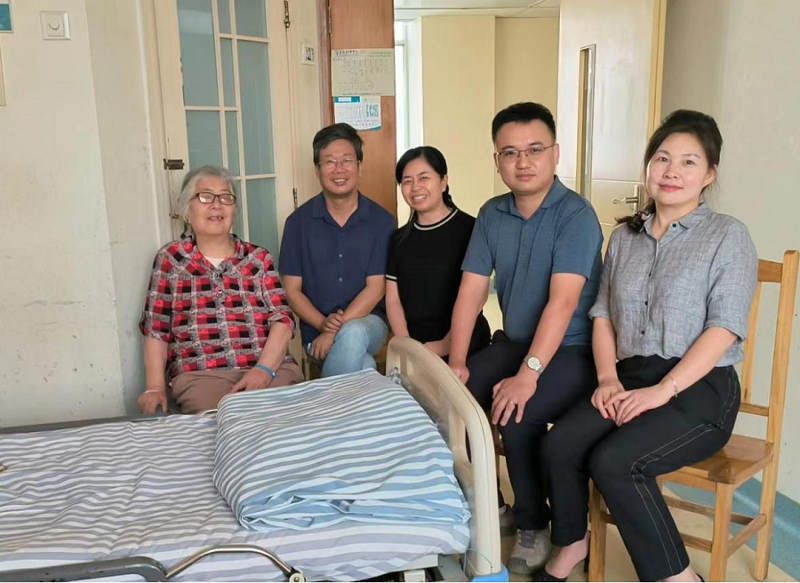 九三學(xué)社四化建支社國(guó)慶走訪(fǎng)慰問(wèn)老同志