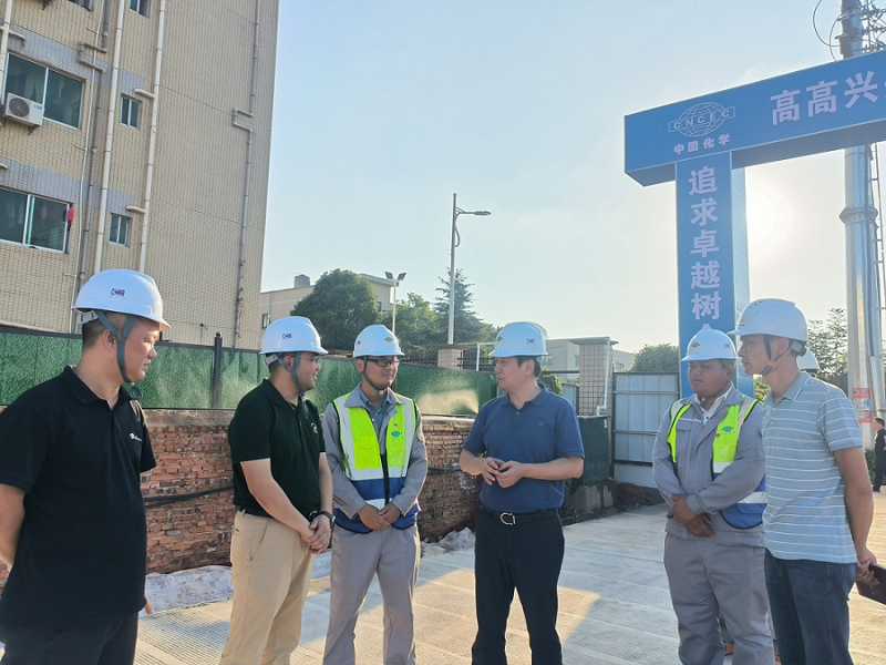 吳光文到岳陽(yáng)高新區(qū)標(biāo)準(zhǔn)化廠(chǎng)房項(xiàng)目調(diào)研