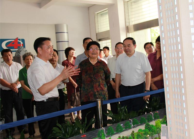 2012年9月，中國關心下一代工作委員會主任顧秀蓮來公司調(diào)研