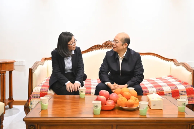 國務院國資委黨委委員、副主任譚作鈞看望慰問中國化學“時代楷?！鼻褴娡炯覍? />
																					</a>	
										<div   id=