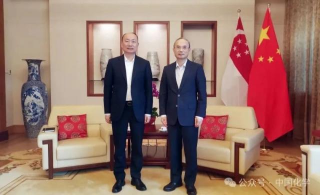 莫鼎革與中國駐新加坡大使曹忠明舉行會談并在新開展系列商務活動